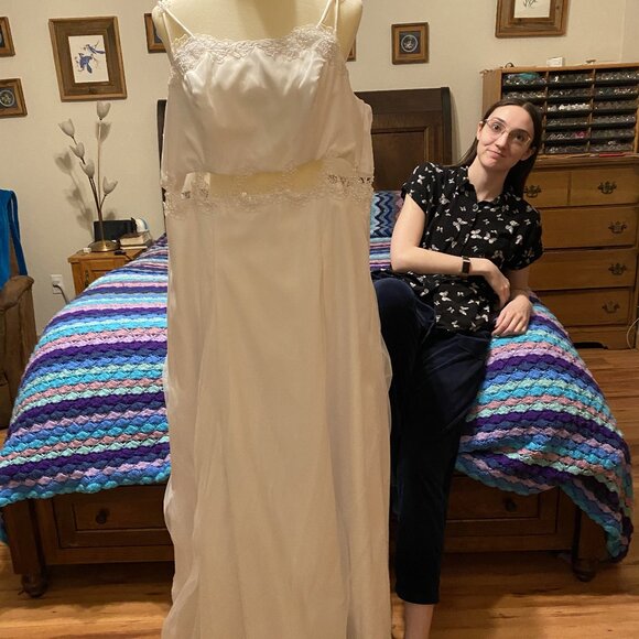 #25) Wedding Gown: Pearl Keep - Picture 2 of 10